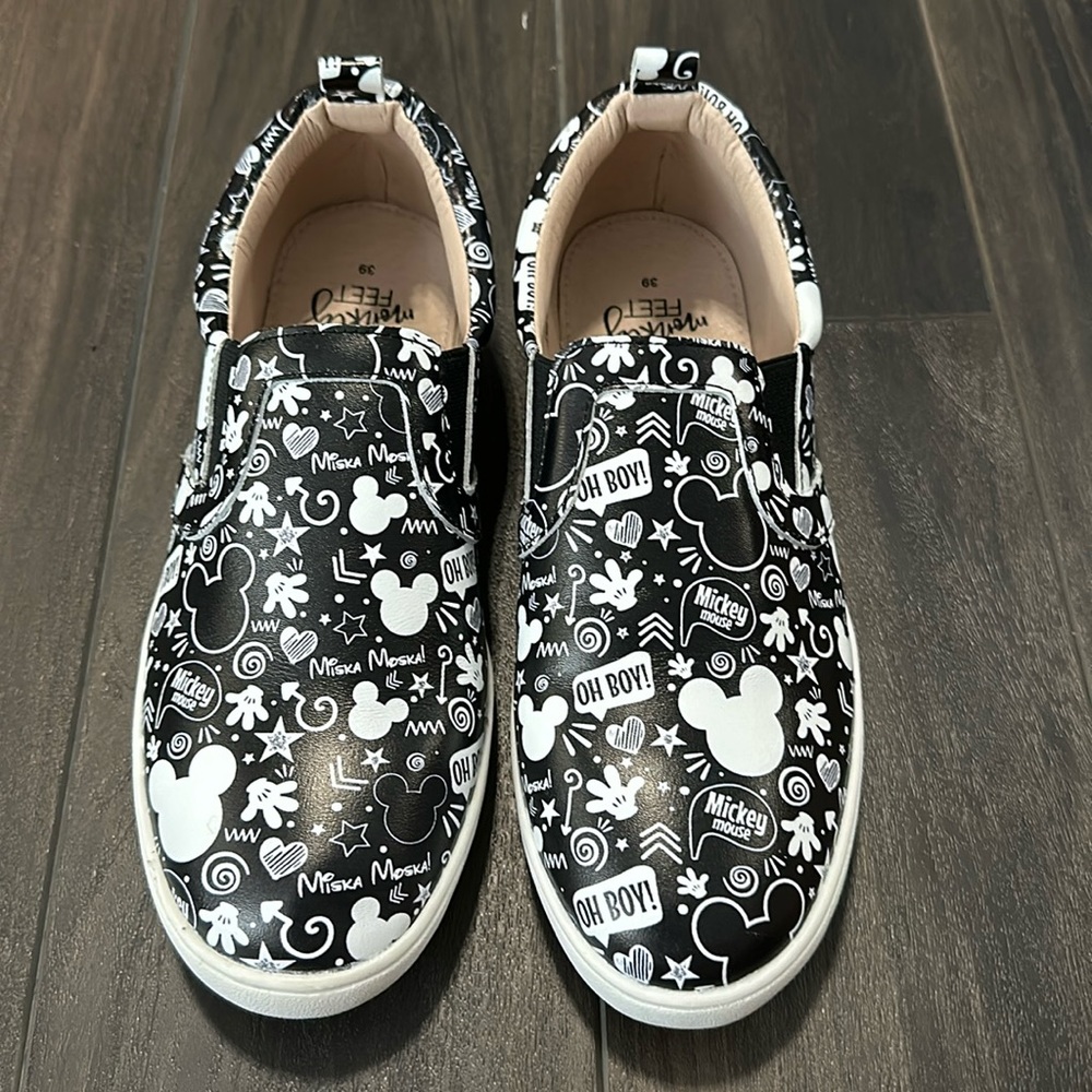 Monkey Feet Disney Mickey Mouse Black and White Slip On - Size 39